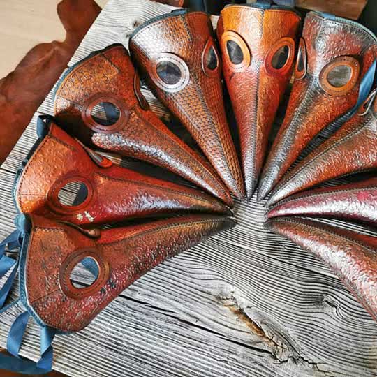 s414329983377326361_p1676_i206_w540-2.jpeg Frag nach welche Hand Made Pestmasken wir gerade an Lager Haben – Bild 1