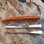 Messer Pfriem Set in Scheide Beingriff