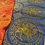 Seide mit Greifmotiv