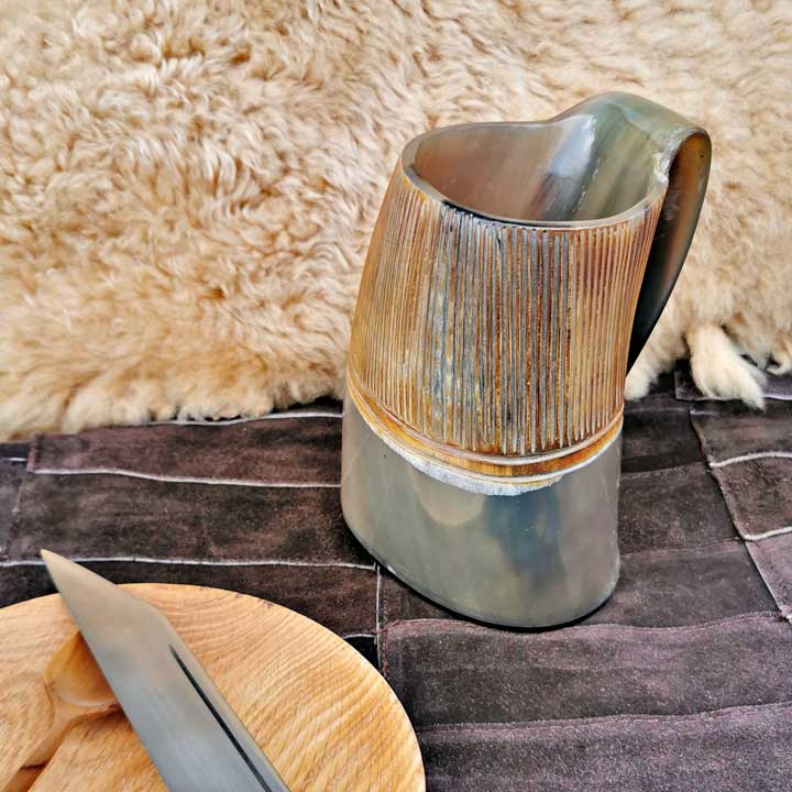 s414329983377326361_p3394_i24_w720-2.jpeg Horn Becher Abenteurer – Bild 1