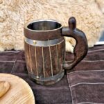 Holzbecher mit flachem Band