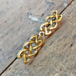 Gewandschliesse Knotenmuster